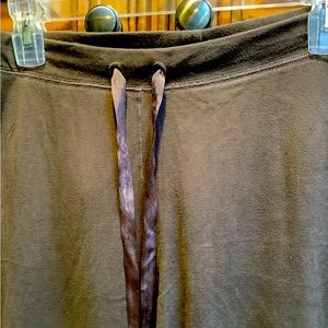 BROWN ELASTIC WAIST LONG KNIT PANTS